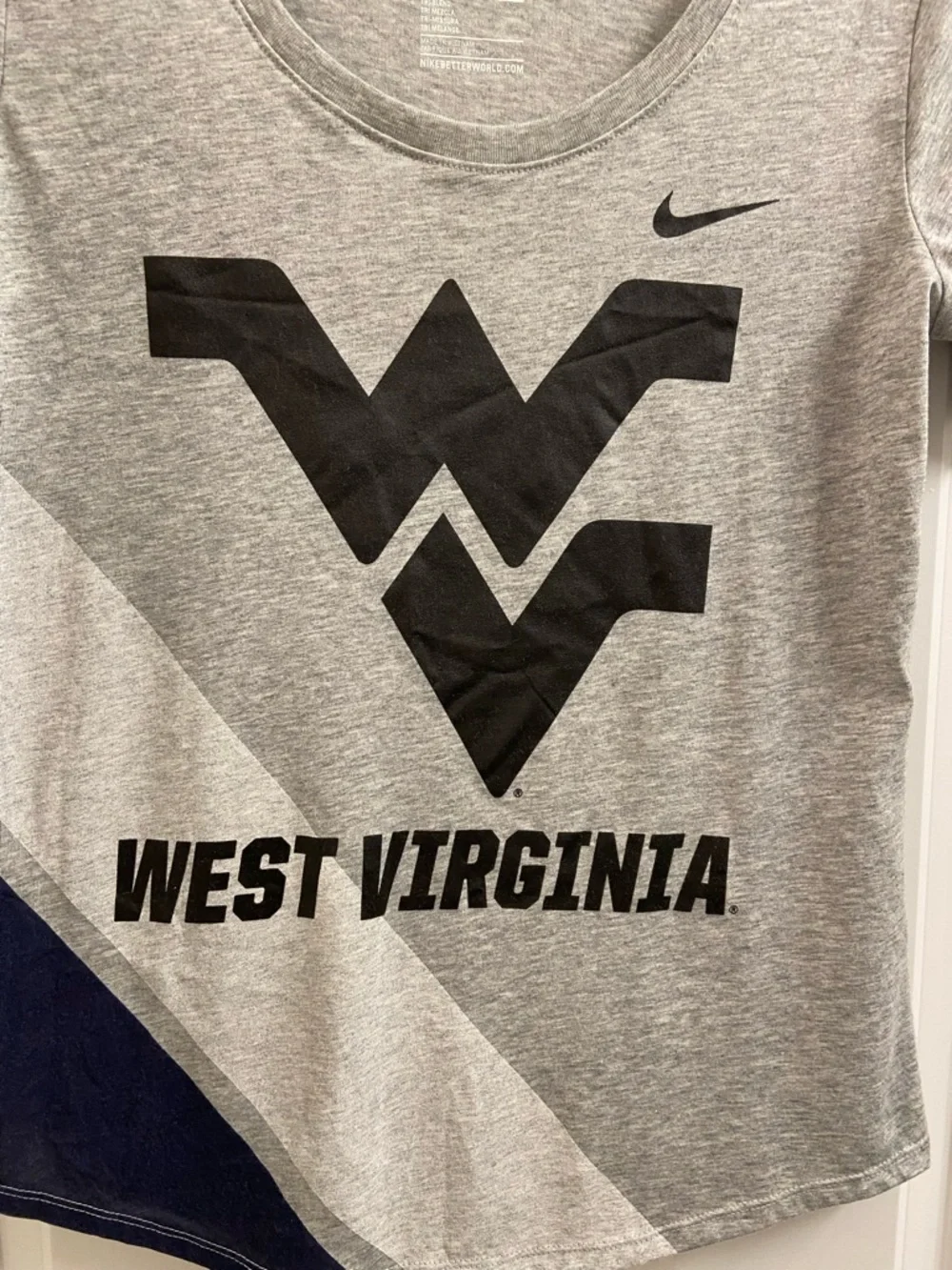 Women's Nike WVU T Shirt Medium Grey Black Blue West Virginia Mountaineers - Picture 2 of 8